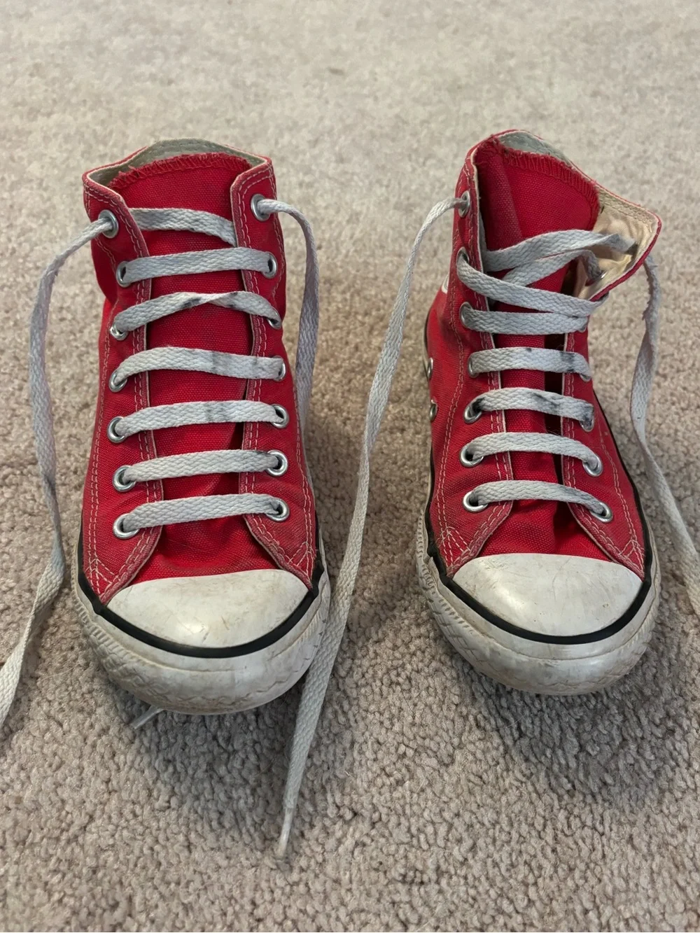 Classic red canvas Converse Chuck Taylor All Star High Top sneakers Kids Size: 2